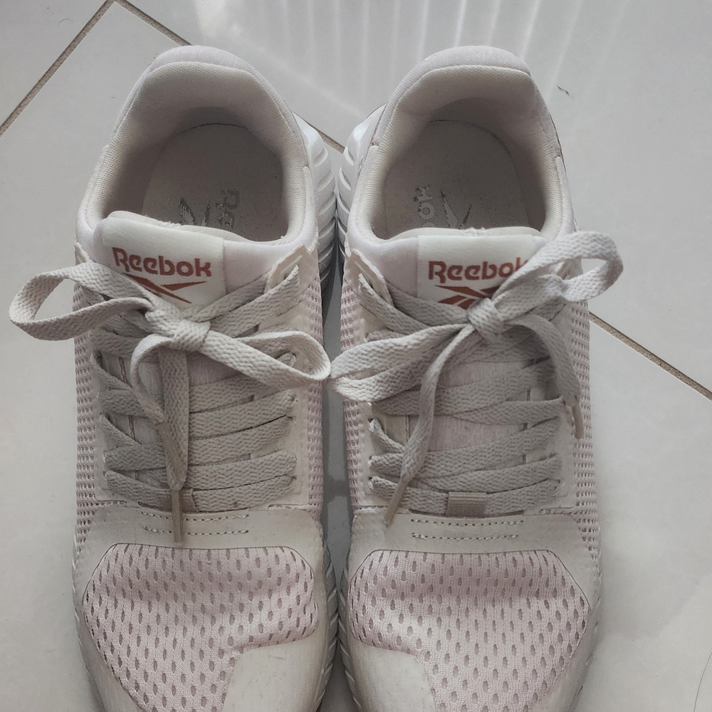 WOMEN'S SZ 7 REEBOK SHOES
